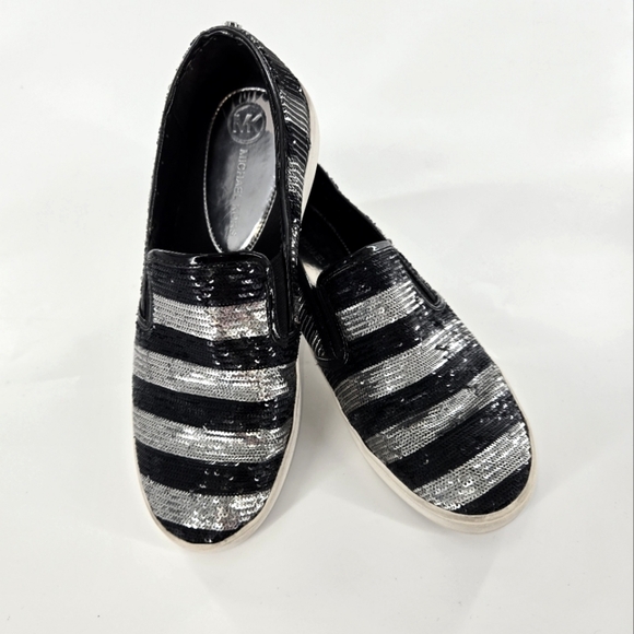 MK Micheal Kors Keaton Black & Silver Stripe Sequince Slip On Shoe Size 7 - Picture 1 of 9